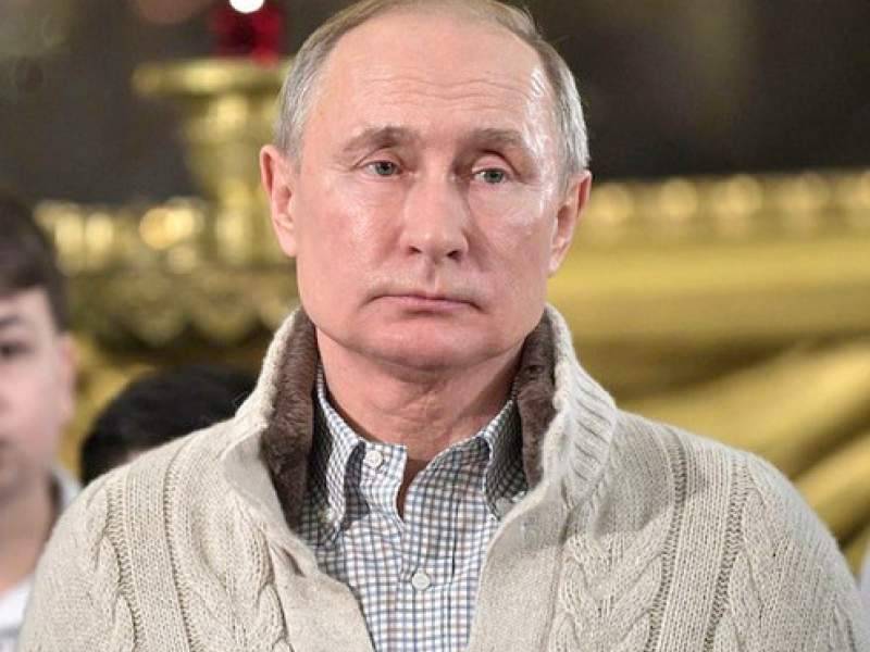 СМИ узнали, сколько стоит рождественский свитер Путина