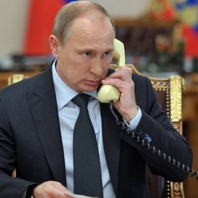 Путин обсудил по телефону с президентом Египта ситуацию в Ливии