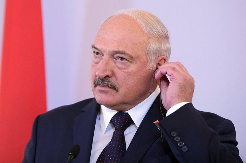 Политологи: Лукашенко нужно быть осторожнее с выпадами в сторону России. До добра это не доведет