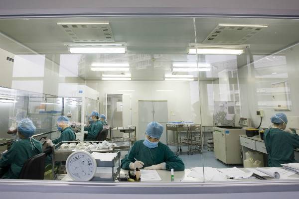 В Гонконге еще 6 человек госпитализированы с пневмонией после поездок в Ухань