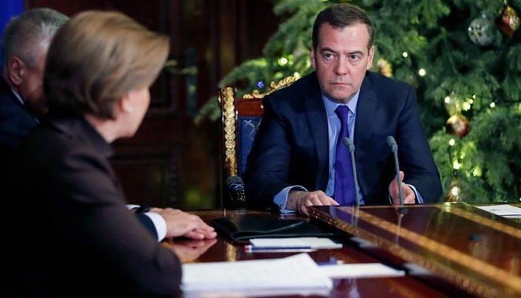 Медведев назвал редкой гадостью некурительную никотиносодержащую продукцию