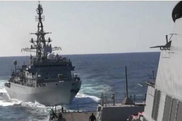 Опубликовано видео агрессивного преследования российским кораблем американского эсминца