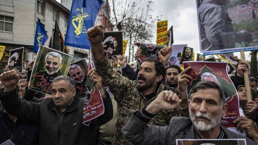 Миллионы иранцев на похоронах Сулеймани напугали Трампа, заявил генерал США