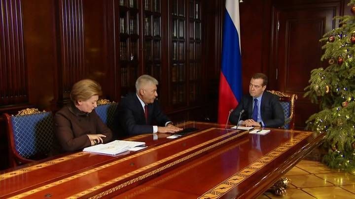 Дмитрий Медведев призвал довести борьбу со снюсами до логичного завершения