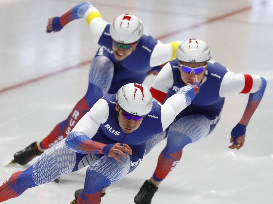 Российские конькобежцы выиграли золото в командном спринте на чемпионате Европы