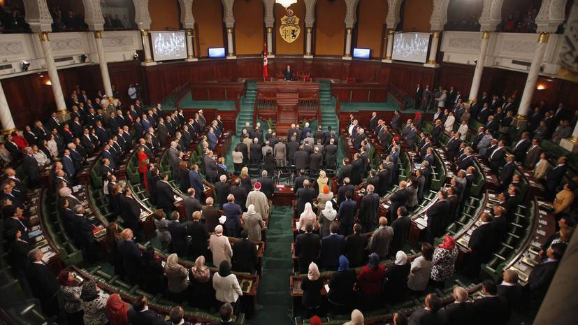 Тунисский парламент впервые в истории не утвердил новое правительство