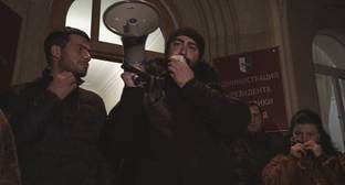 Абхазская оппозиция призвала к немедленной отставке Хаджимбы