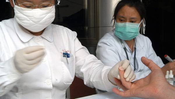 В Китае сообщили о первой жертве нового типа короновируса