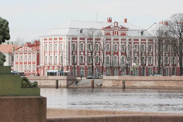 Общежитие для СПбГУ в Петергофе будет строить компания, которую хотят обанкротить