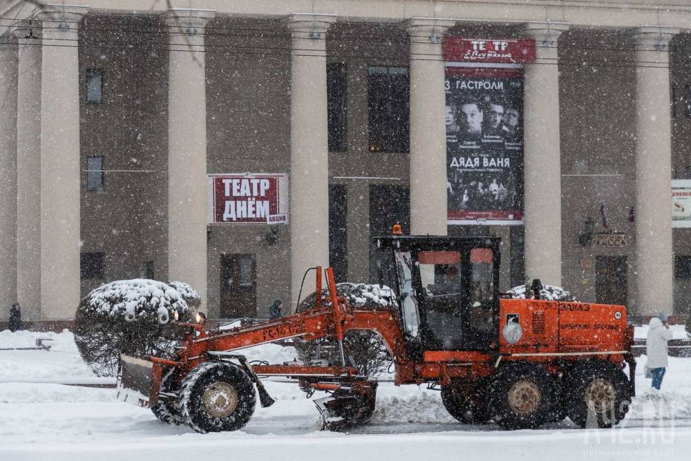 Более миллиона кубометров снега вывезли из городов Кузбасса с начала зимы