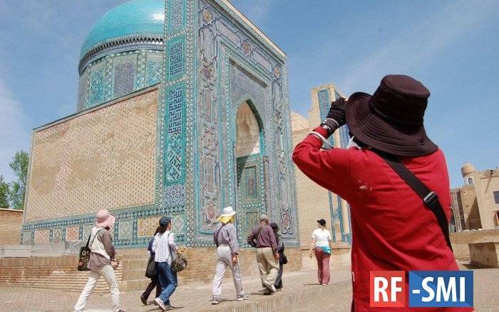 Сколько туристов побывало в Узбекистане в 2019 году ?