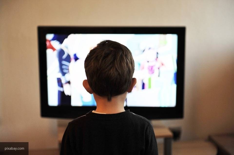 Роспотребнадзор составил рекомендации взрослым для просмотра телевизора детьми