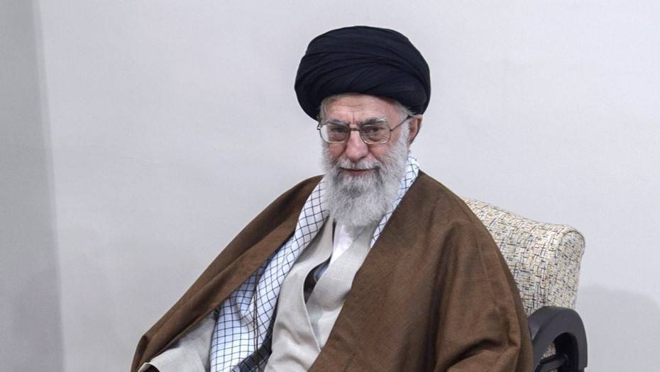 Twitter заблокировал аккаунт аятоллы Хаменеи