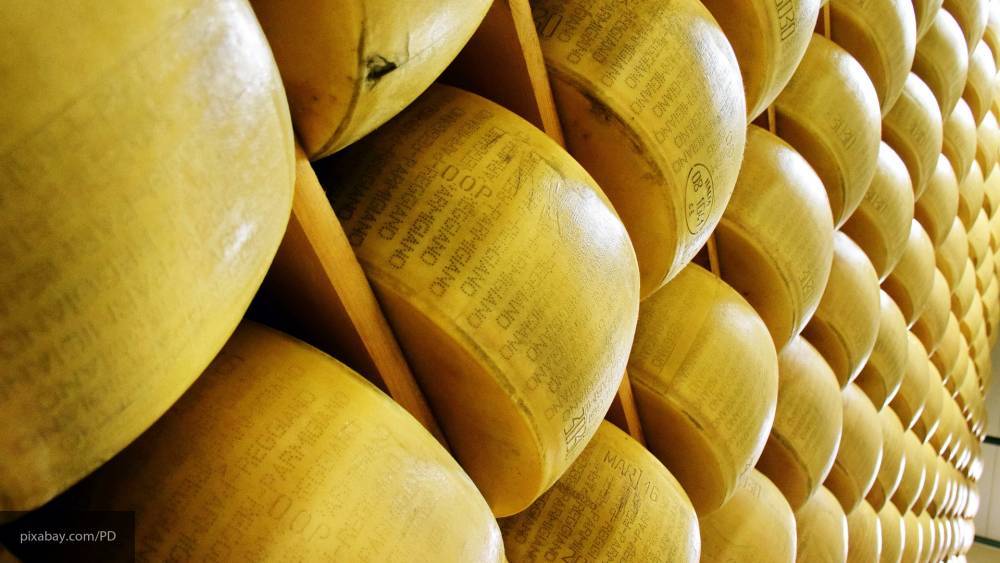 Стало известно, зачем в СССР при производстве сыра в него клали "пластмассовые" цифры
