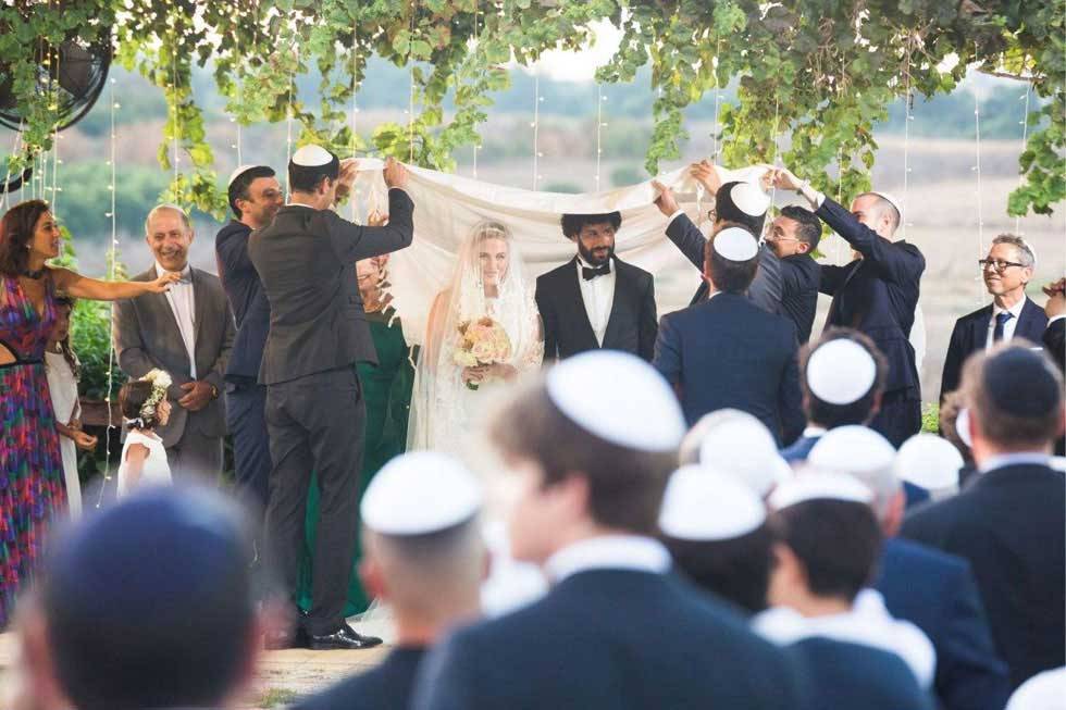 Француз и жительница Австрии организовали собственную свадьбу в Израиле: как это было