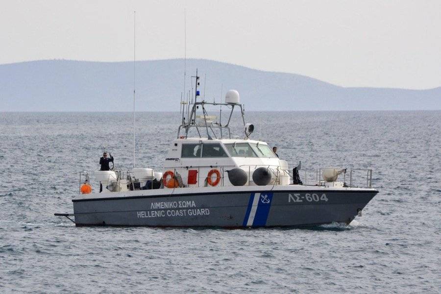 Лодка с мигрантами затонула у берегов Греции