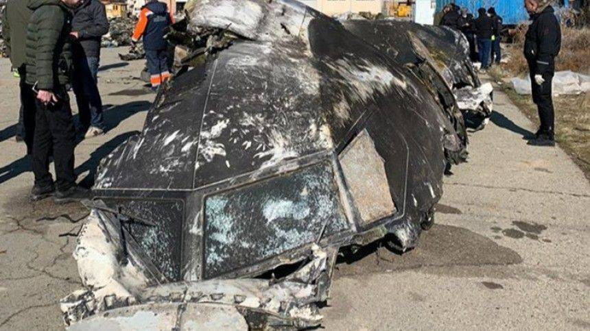Офис президента Зеленского опубликовал фото фрагментов сбитого Boeing-737