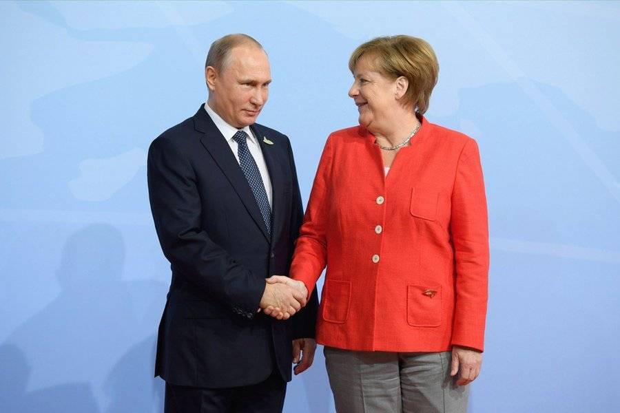 Началась встреча Путина и Меркель в Кремле