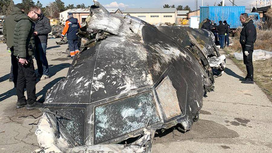 Власти Украины опубликовали фото сбитого Boeing в Иране