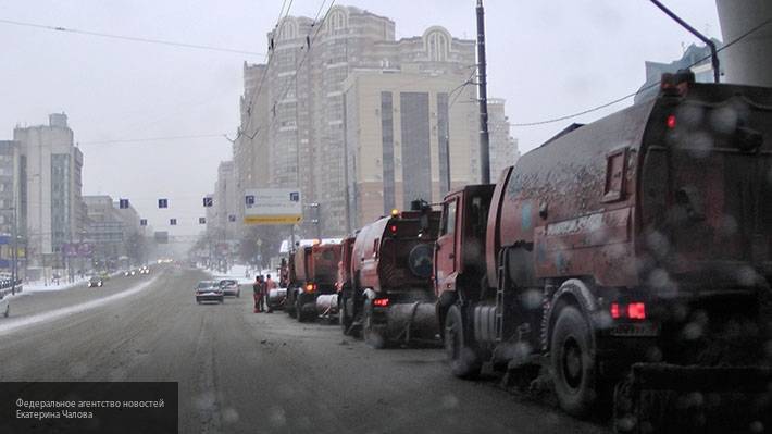 Коммунальные службы Москвы продолжают работу по уборке города от снега