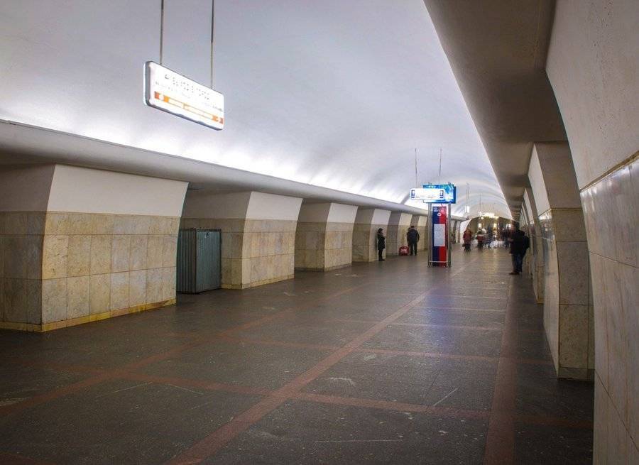 Проверка инициирована после падения мужчины на рельсы на станции "Октябрьская"