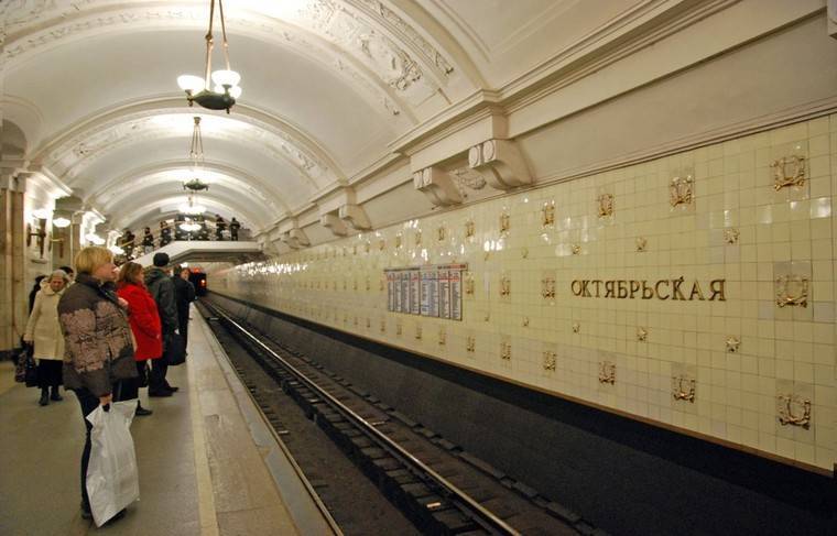 Начата проверка после падения мужчины на пути на станции «Октябрьская»