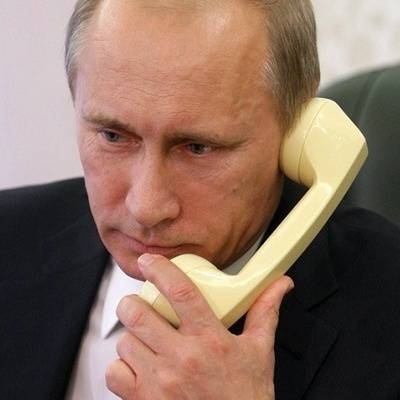 Владимир Путин обсудил по телефону с эмиром Катара ситуацию в Ливии