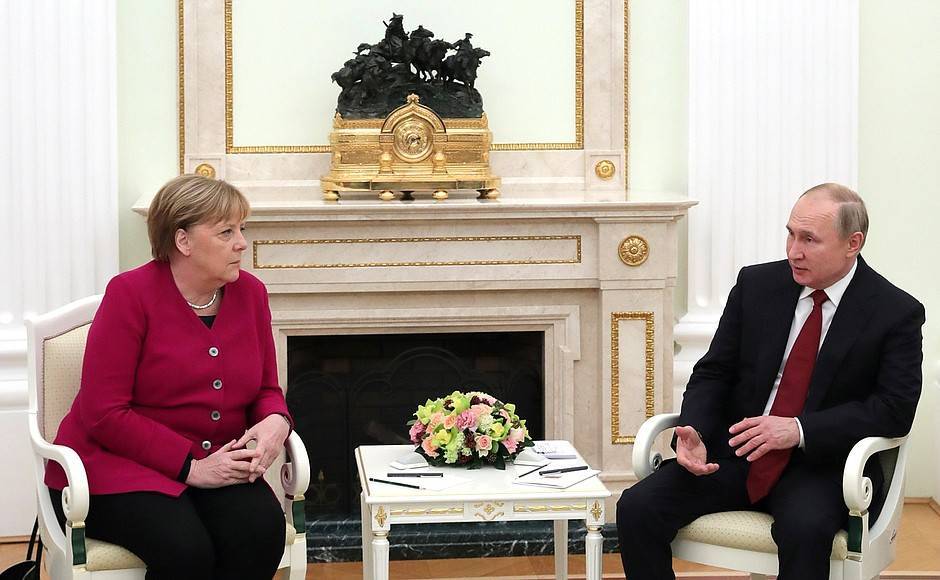 Путин оценил переговоры с Меркель