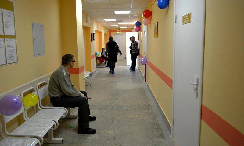 «Решил закончить»: омский врач отказался принимать людей с переломами