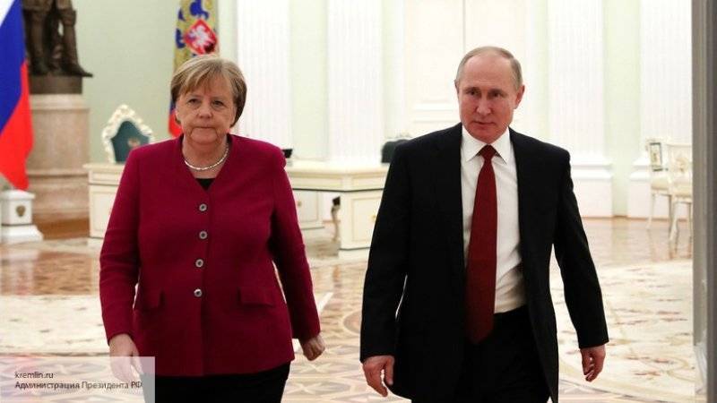 Путин обсудил с Меркель реализацию ядерной сделки с Ираном