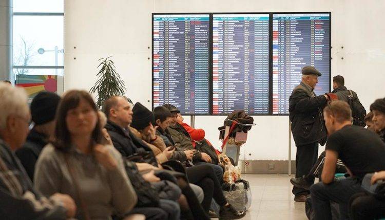 35 рейсов задержали в субботу в аэропортах Москвы