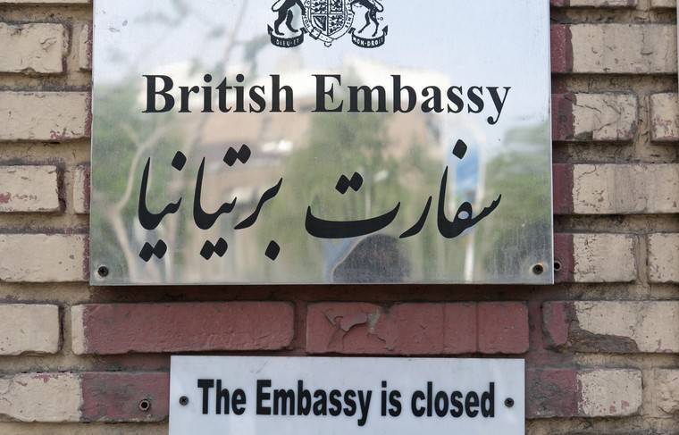 Посла Великобритании в Иране задержали за организацию протестов в Тегеране