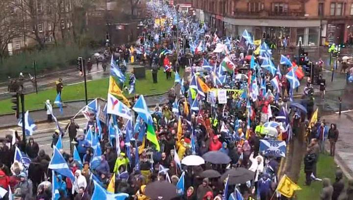 Сто тысяч сторонников независимости Шотландии прошли маршем по Глазго