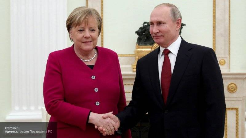 Издание Bild am Sonntag указало на дружелюбие Меркель на встрече с Путиным