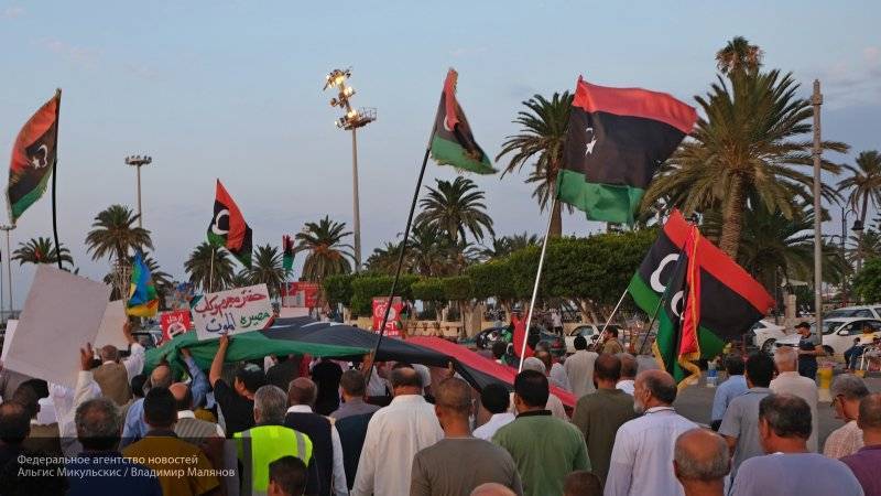 Жители Триполи празднуют начало перемирия в Ливии