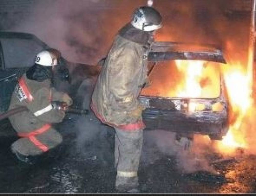 На Малой Балканской машина ВАЗ сгорела дотла