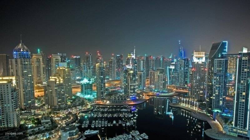 Задержки и отмены авиарейсов в Дубае из-за дождя продлятся еще сутки