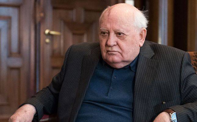 Горбачев призвал растянуть новогодние каникулы на весь год
