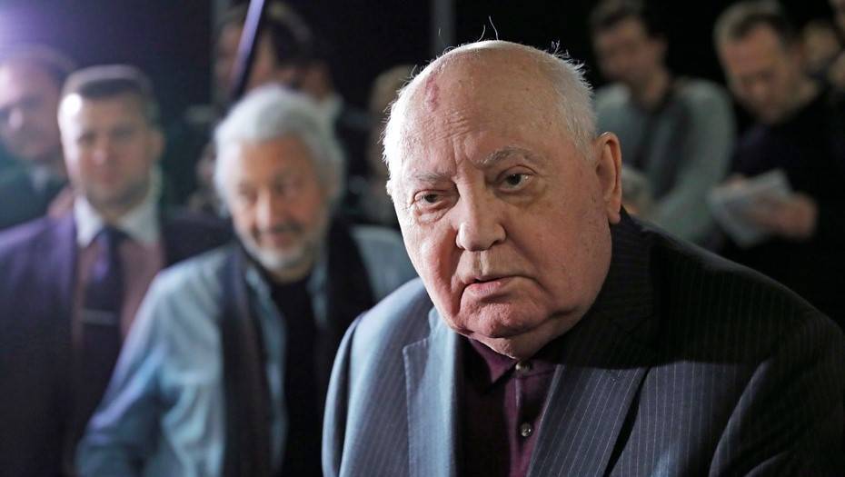 Горбачев призвал отменить длинные выходные из-за "спивающихся" россиян