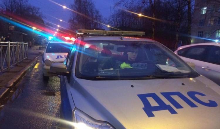 Неадекватный водитель устроил погоню с полицией по улицам Петербурга