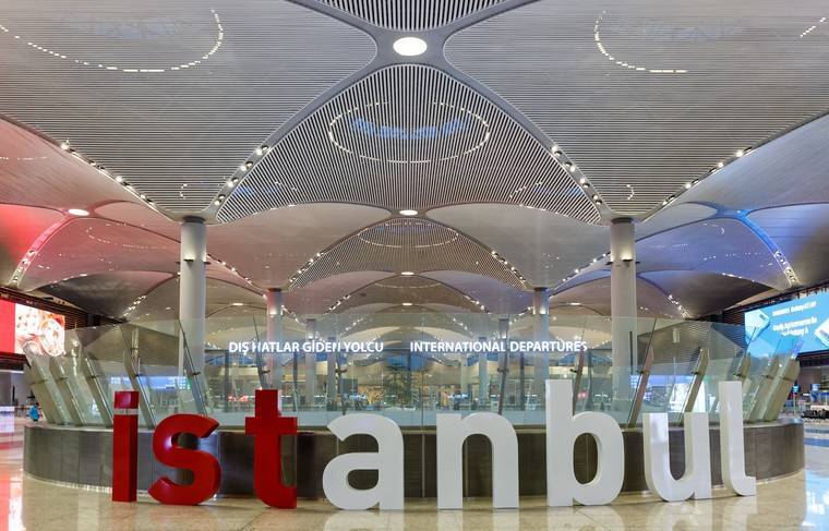Туроператоры недовольны запретом на таблички в аэропорту Стамбула