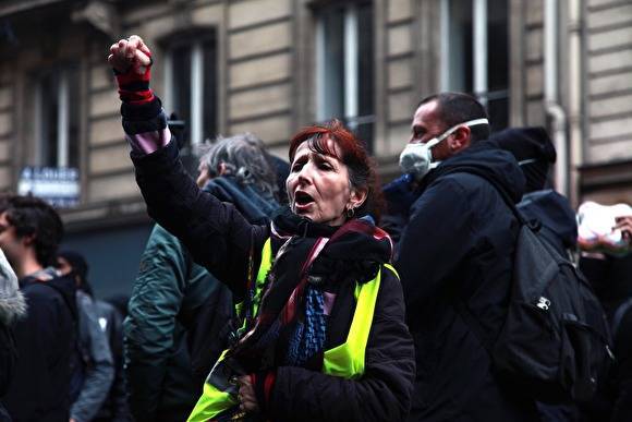 Власти Франции отложили вопрос о повышении пенсионного возврата после протестов