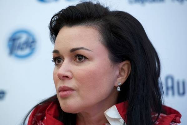 Директор Анастасии Заворотнюк отказалась общаться с прессой после сообщения о выписке актрисы