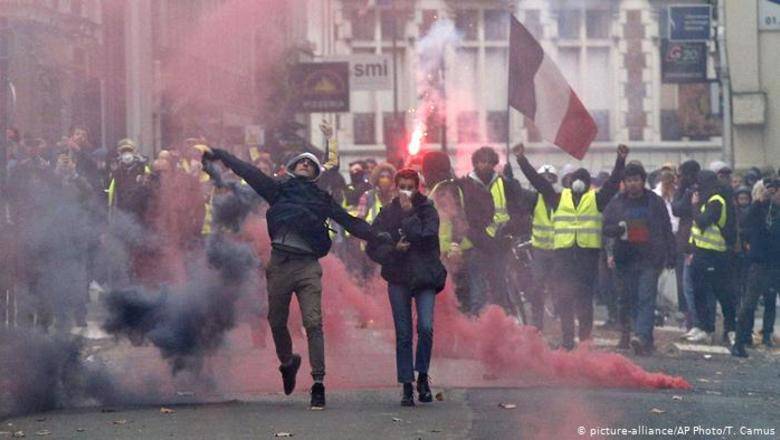 Во Франции после протестов отказались от повышения пенсионного возраста
