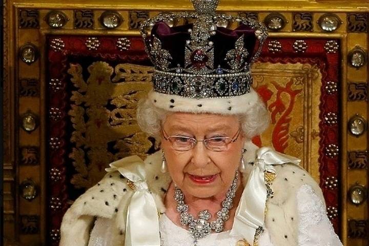 Елизавета II созвала на понедельник совещание о будущем принца Гарри