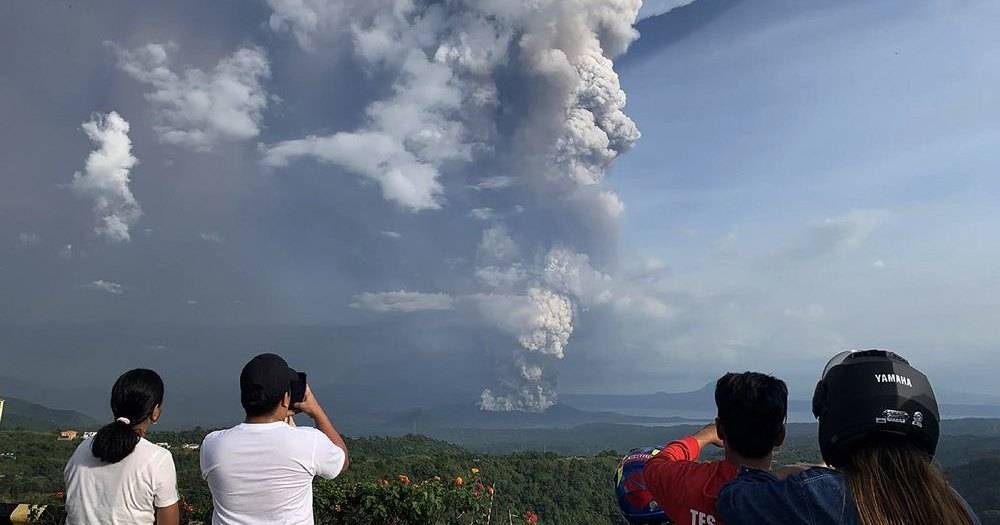 Извержение вулкана Тлааль на Филипппинах: катастрофа в прямом эфире