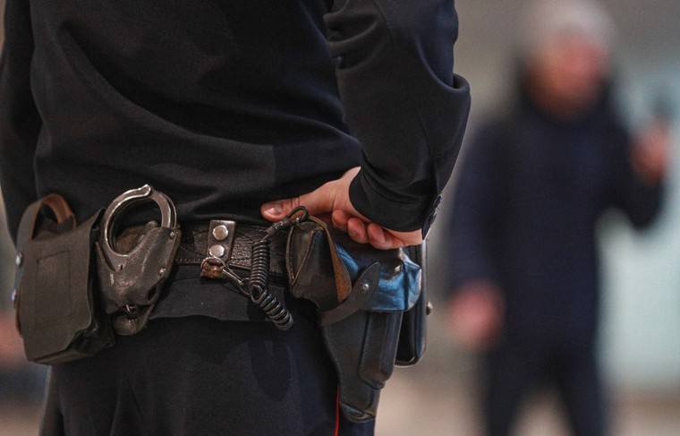 Полицейского в Москве уволили после обыска у помощницы генпрокурора