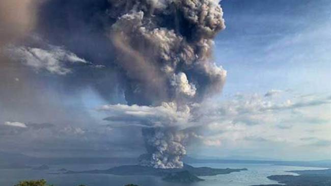 Филиппинские города эвакуируют из-за извержения вулкана