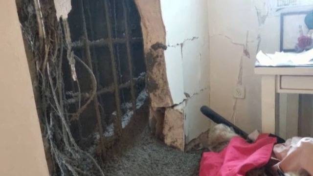 Стена рухнула, в спальне бетон: из-за ремонта жительница Тель-Авива осталась без квартиры