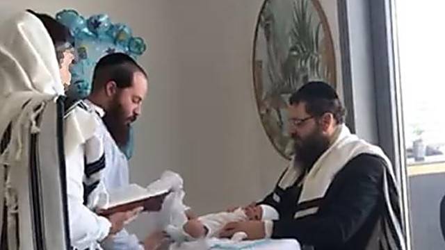 Впервые: еврейскому ребенку сделали обрезание в столице Объединенных арабских эмиратов